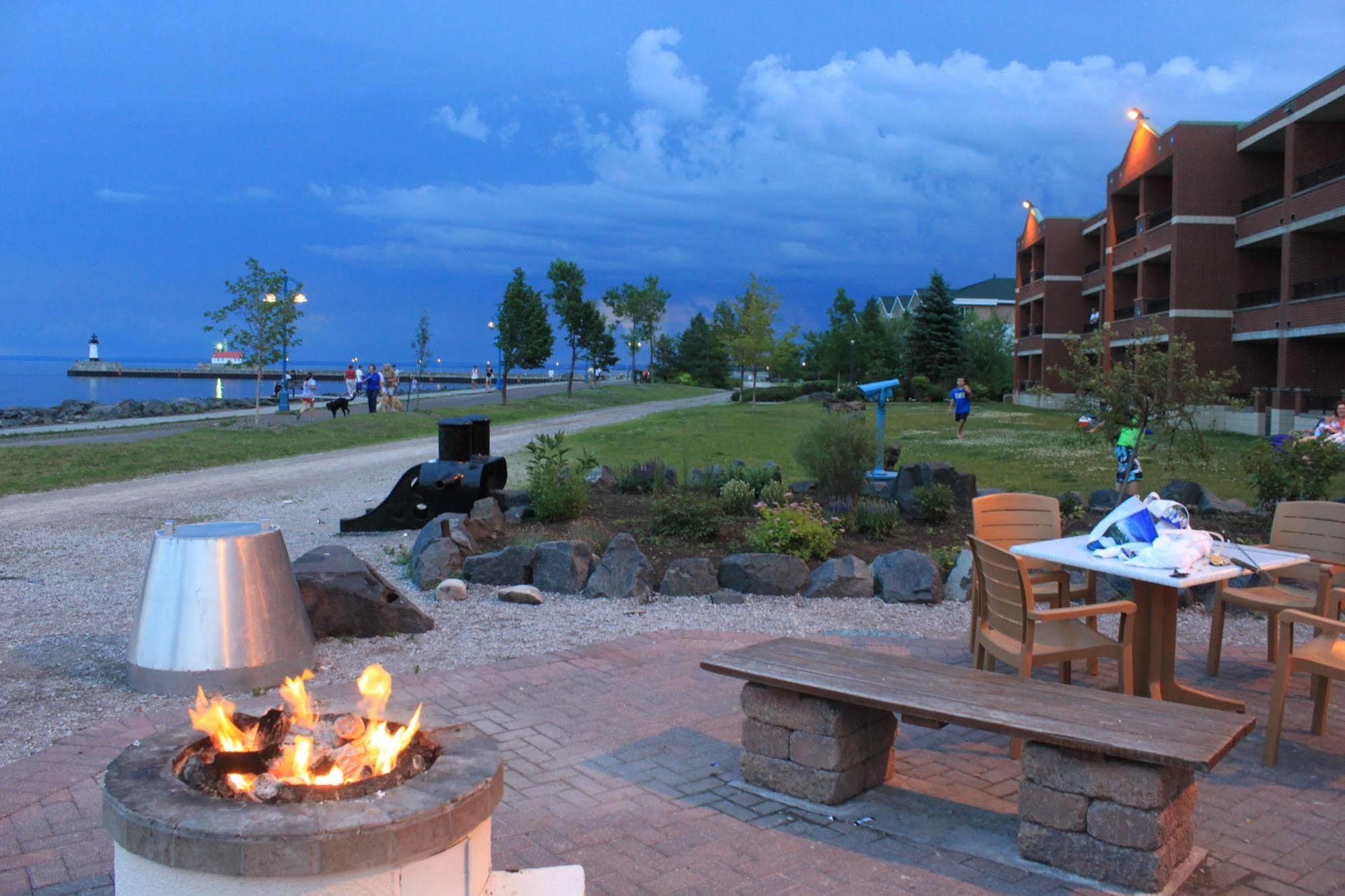 The Inn On Lake Superior Дулут Экстерьер фото